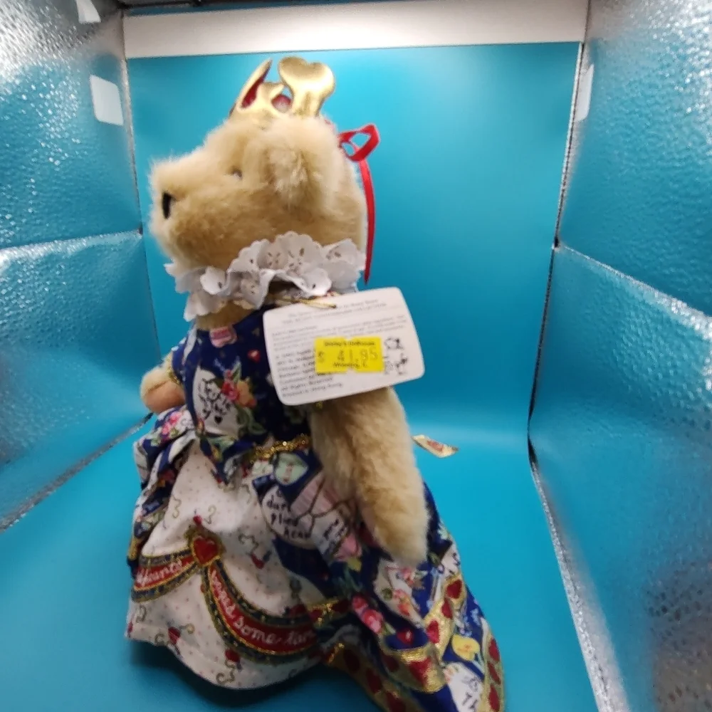 Muffy VanderBear, Queen of Hearts Bear!